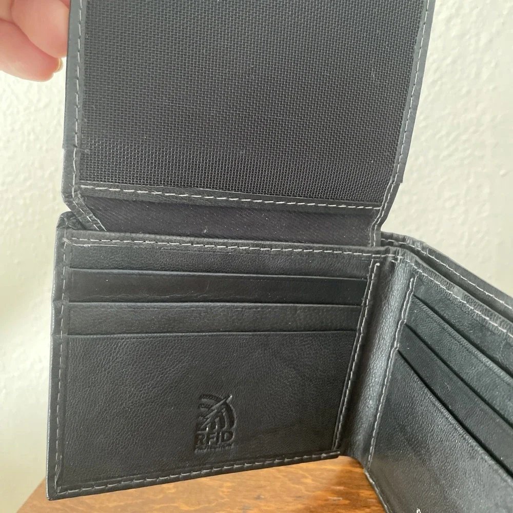 Steve Madden Men's Bi - Fold‎ Black Leather Wallet With Flip ID RFID Card Holder